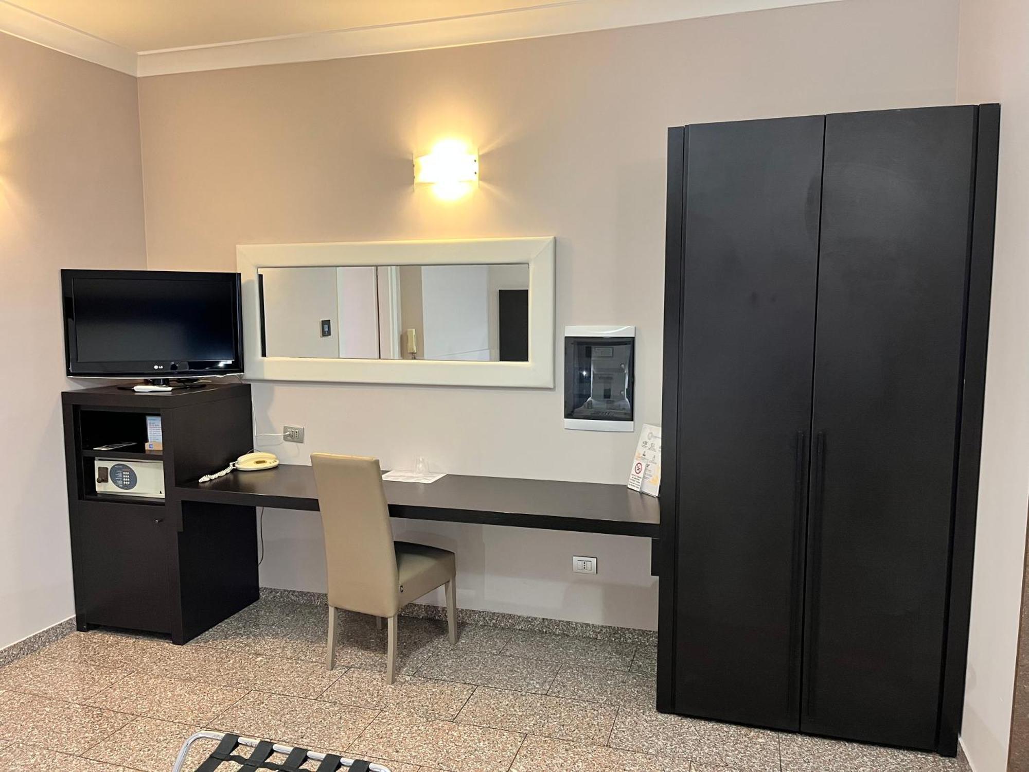 Eh Suites Rome Airport Euro House Hotels Fiumicino Eksteriør bilde