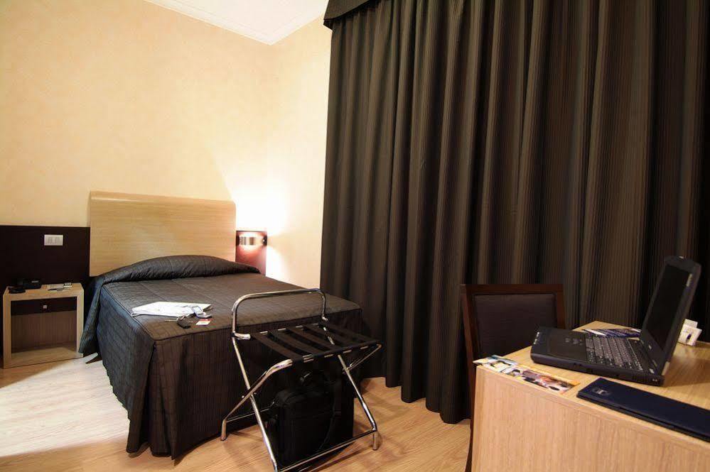 Eh Suites Rome Airport Euro House Hotels Fiumicino Eksteriør bilde